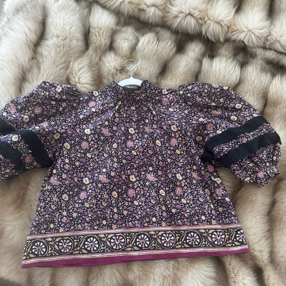 Hunter Bell Blouse. Size Medium-In perfect condition. Only worn a few times.